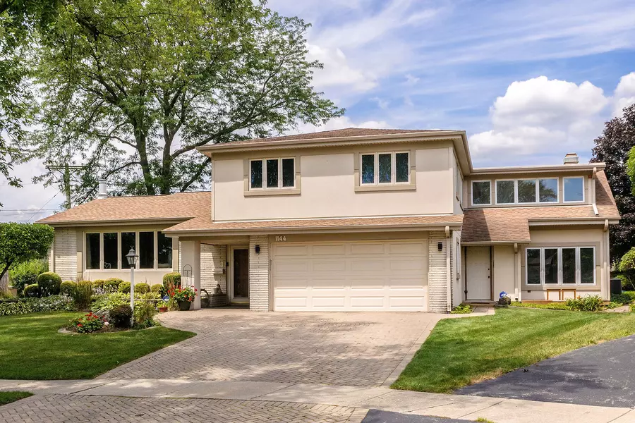 1144 W Westwood TRL, Addison, IL 60101