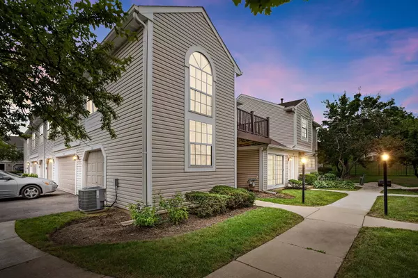 521 LE PARC CIR #9-2, Buffalo Grove, IL 60089