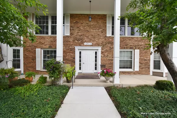 1105 Spring Garden CIR #5, Naperville, IL 60563