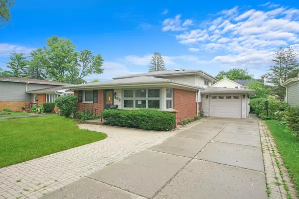 Libertyville, IL 60048,402 Drake ST