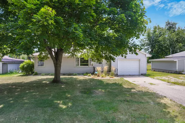 105 W Locust ST, Chatsworth, IL 60921