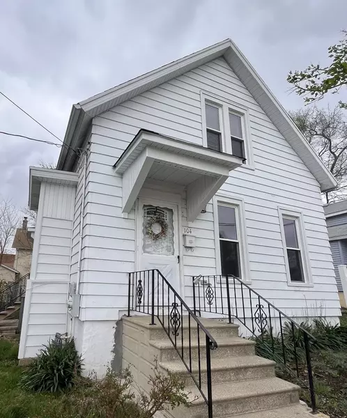 104 Vine ST, Aurora, IL 60506