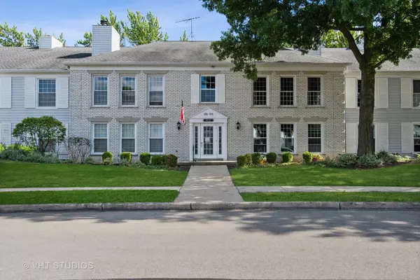 1162 SPRING GARDEN CIR #64, Naperville, IL 60563