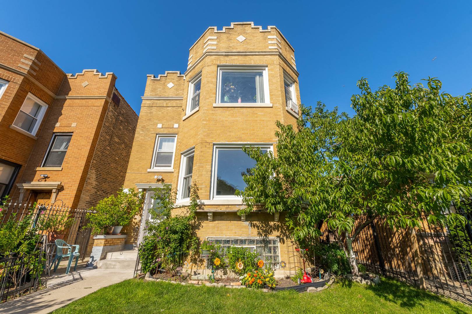 6120 N Oakley AVE, Chicago, IL 60659
