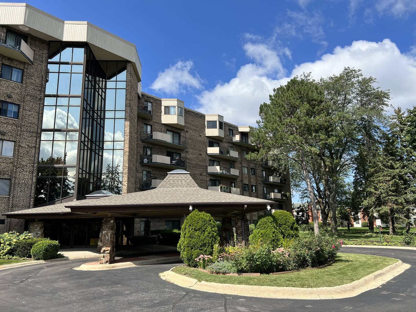 Palatine, IL 60074,1243 E BALDWIN LN #400