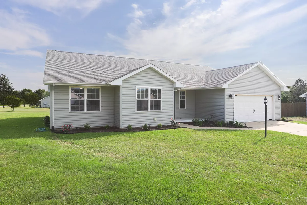 Sidney, IL 61877,609 Folsom CT