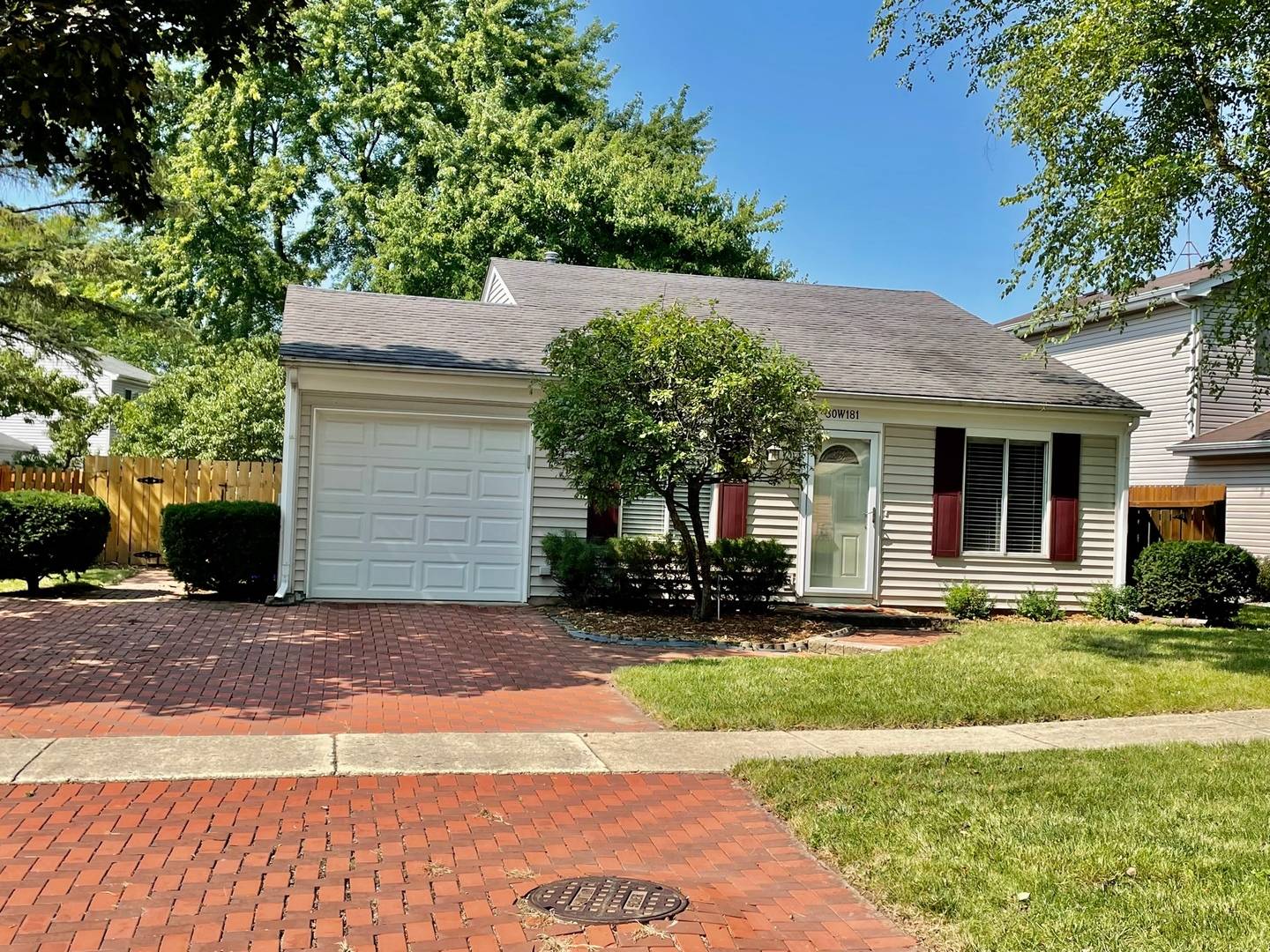 30W181 Cynthia CT, Warrenville, IL 60555