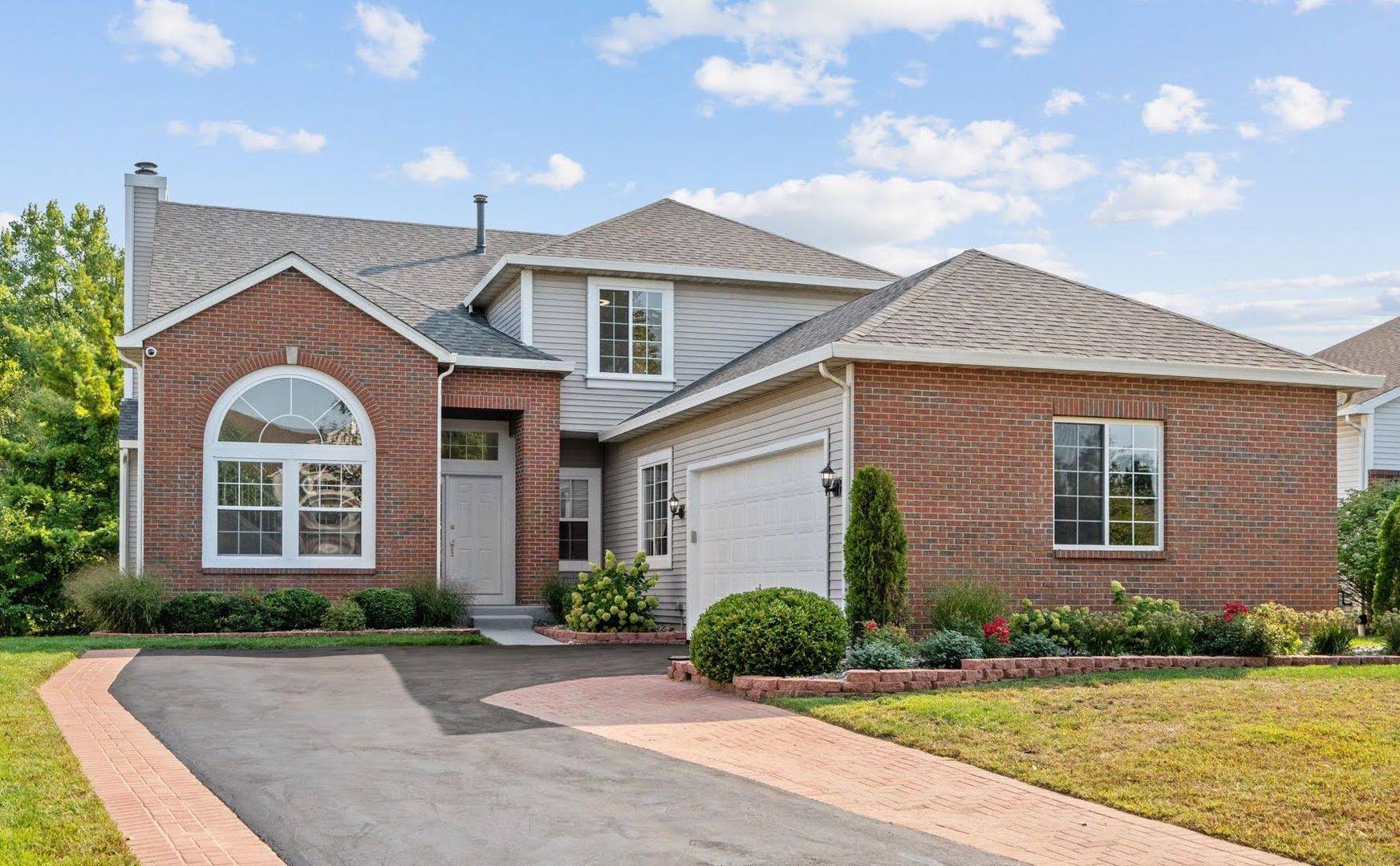 1197 Hillcrest LN, Woodridge, IL 60517