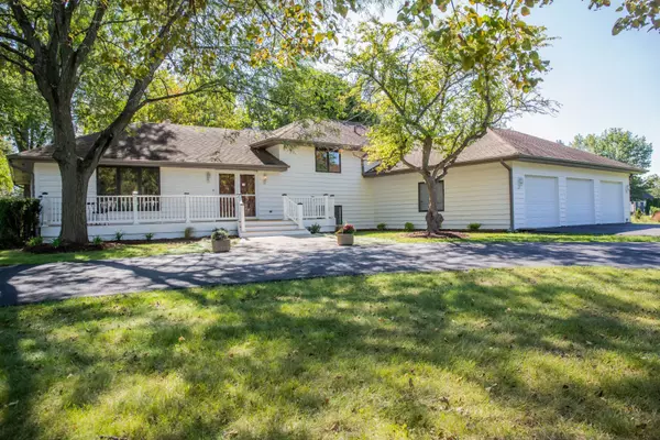 5N430 Oak RD, St. Charles, IL 60175