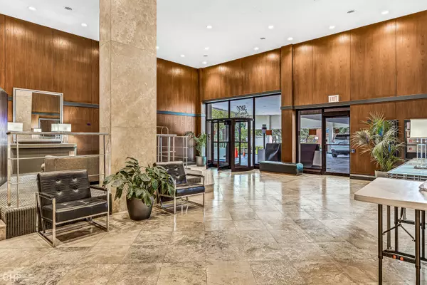 Chicago, IL 60640,5100 N Marine DR #25M