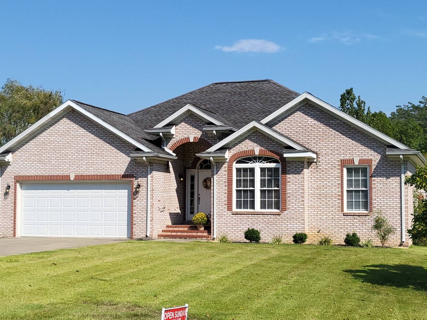 11104 Sugar Creek AVE, Mount Carmel, IL 62863