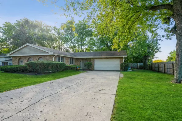 1129 W Golf RD, Libertyville, IL 60048