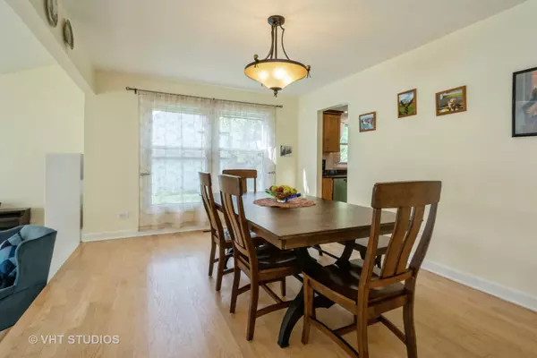 Libertyville, IL 60048,604 Fairlawn AVE