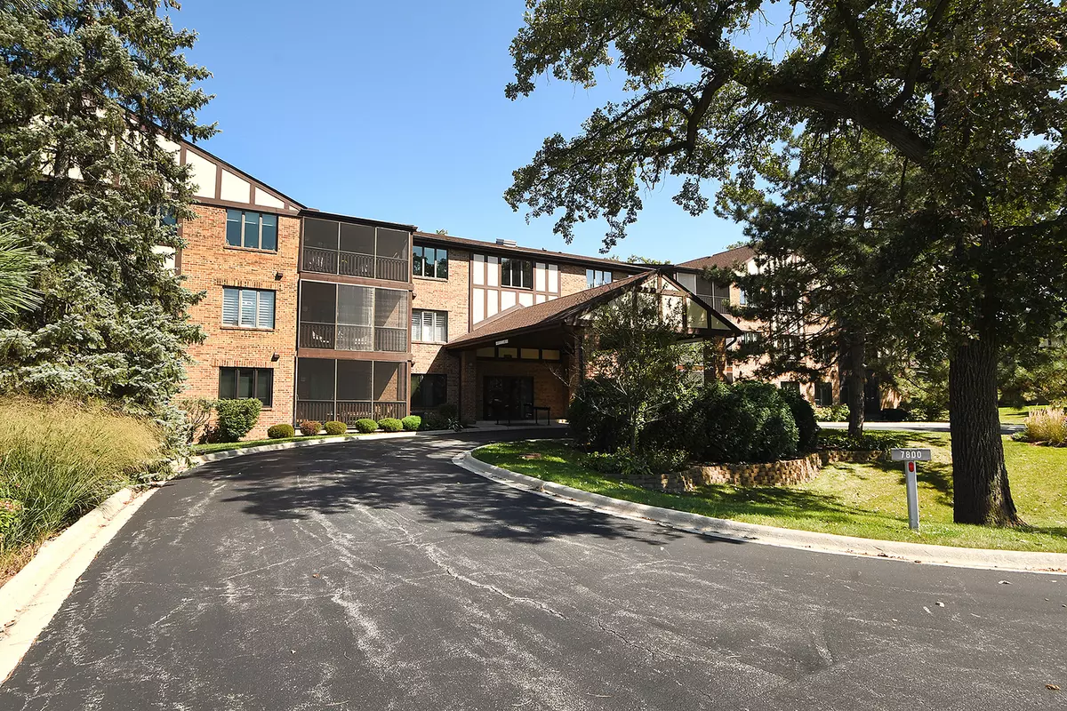 Palos Heights, IL 60463,7800 W Foresthill LN #207B