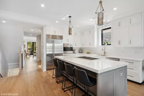 Chicago, IL 60614,1938 N Mohawk ST #3