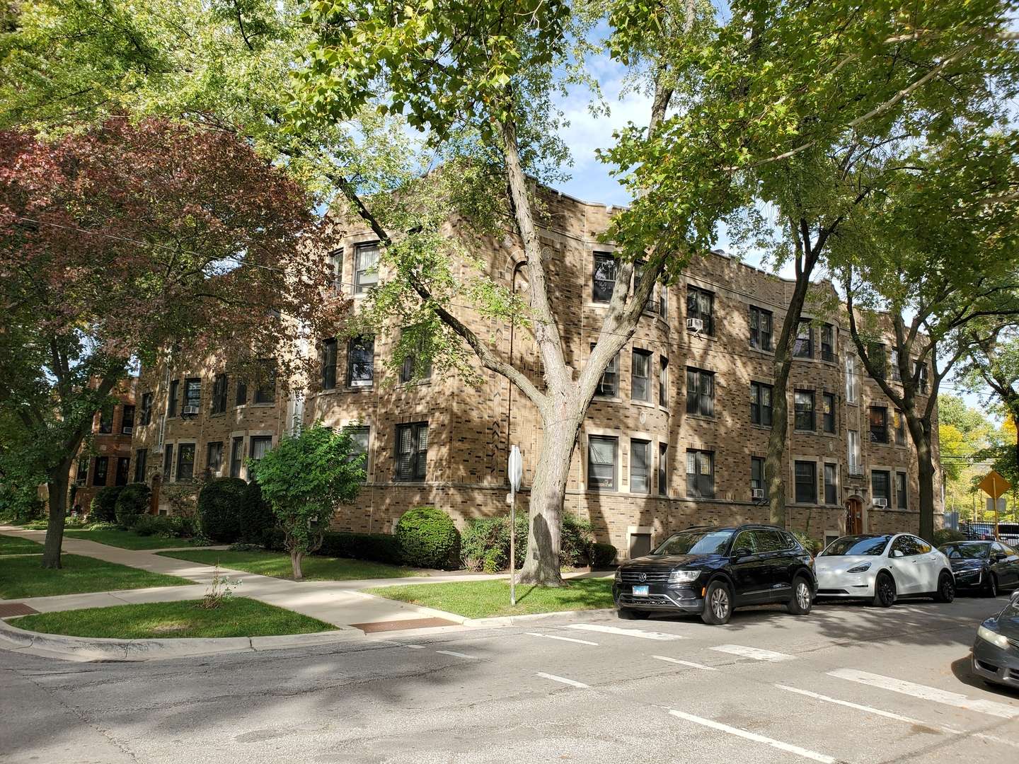 2414 W Thorndale AVE #3, Chicago, IL 60659