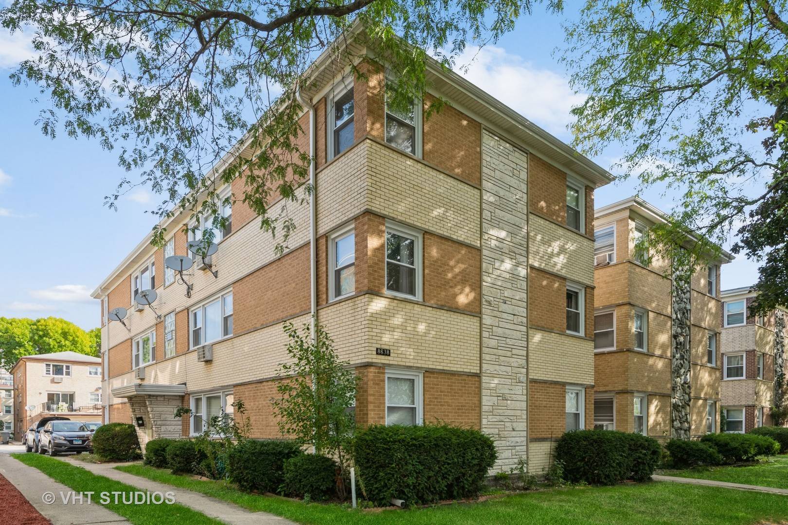 8638 W Berwyn AVE, Chicago, IL 60656