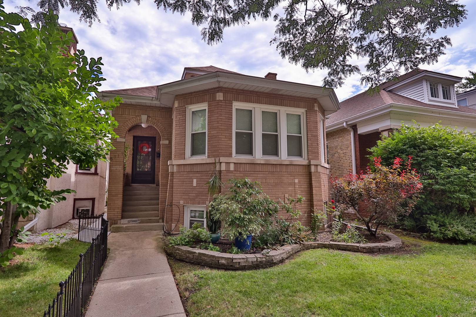 5717 N Rockwell ST, Chicago, IL 60659
