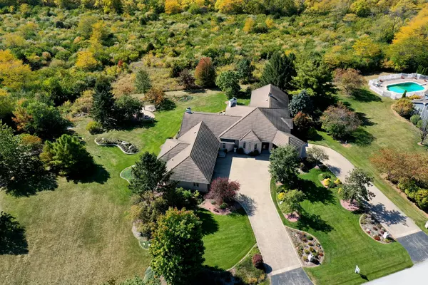 Bourbonnais, IL 60914,1051 Country LN