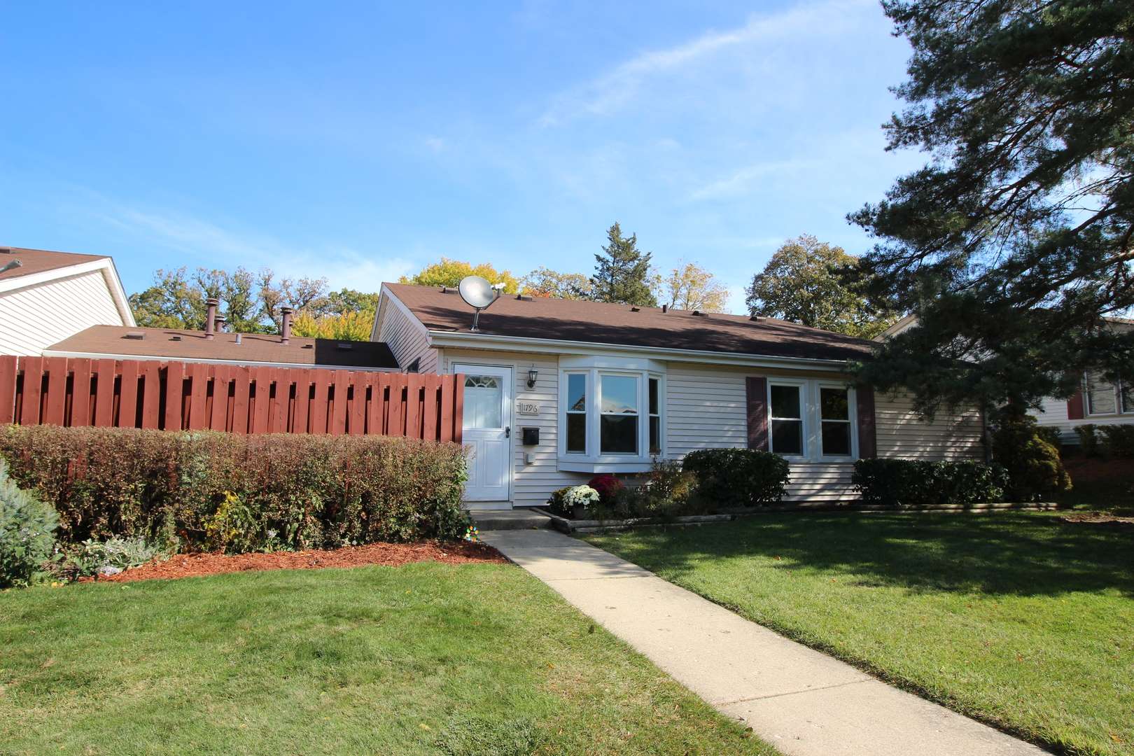 1796 Marquette LN #5693, Hoffman Estates, IL 60169