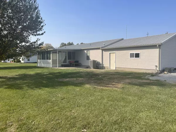 Effingham, IL 62401,10169 E 1500th AVE