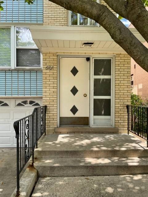 Chicago, IL 60659,6107 N Sacramento AVE
