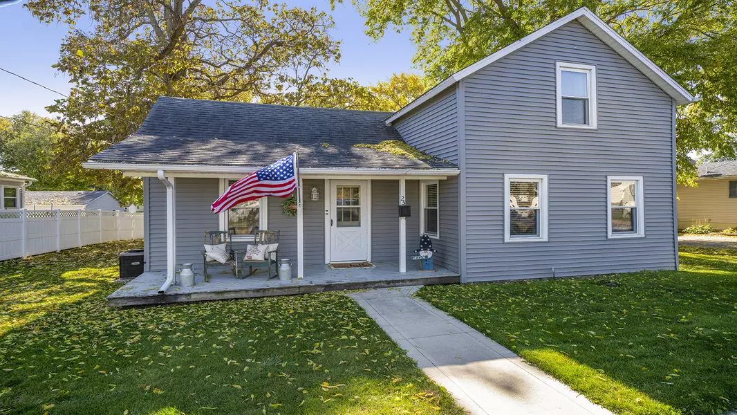 25 W Main ST, Amboy, IL 61310