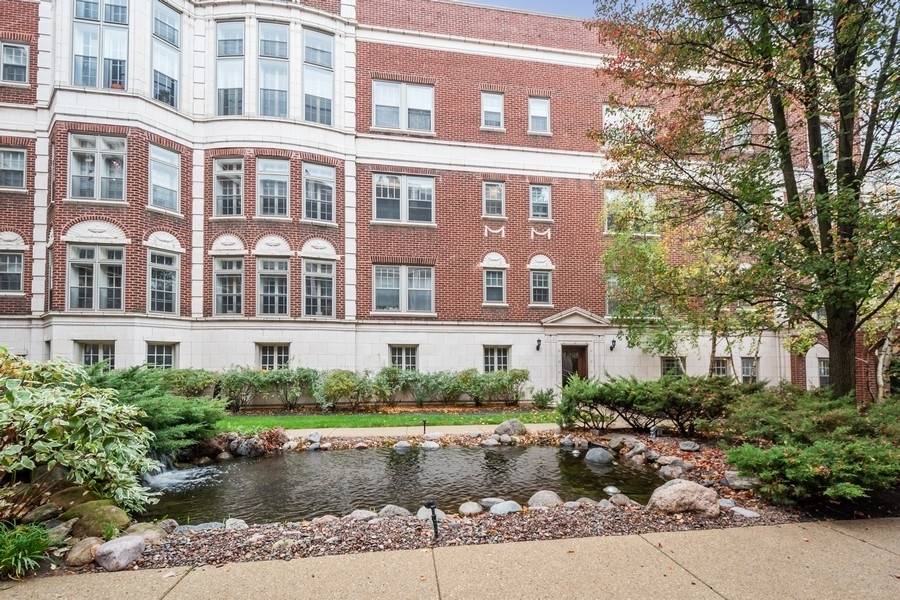 496 Sheridan RD #2, Evanston, IL 60202