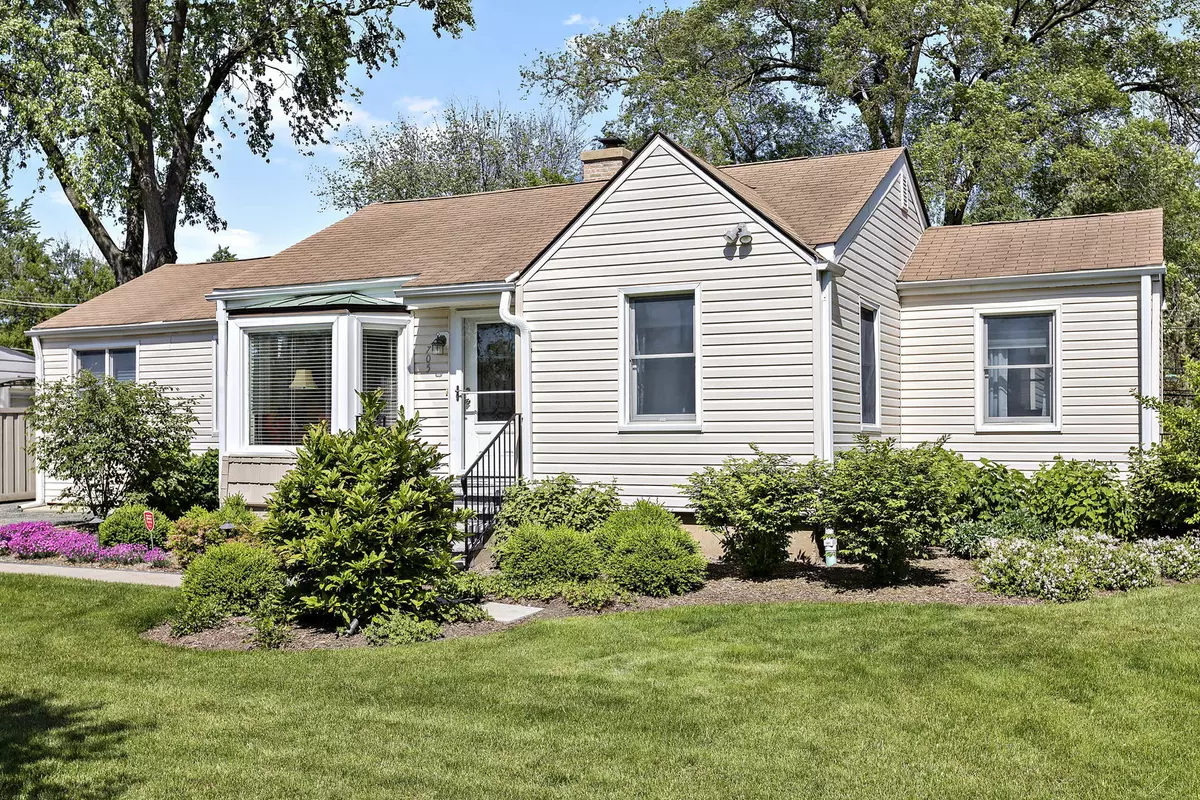 Glenview, IL 60025,705 Greenwood RD