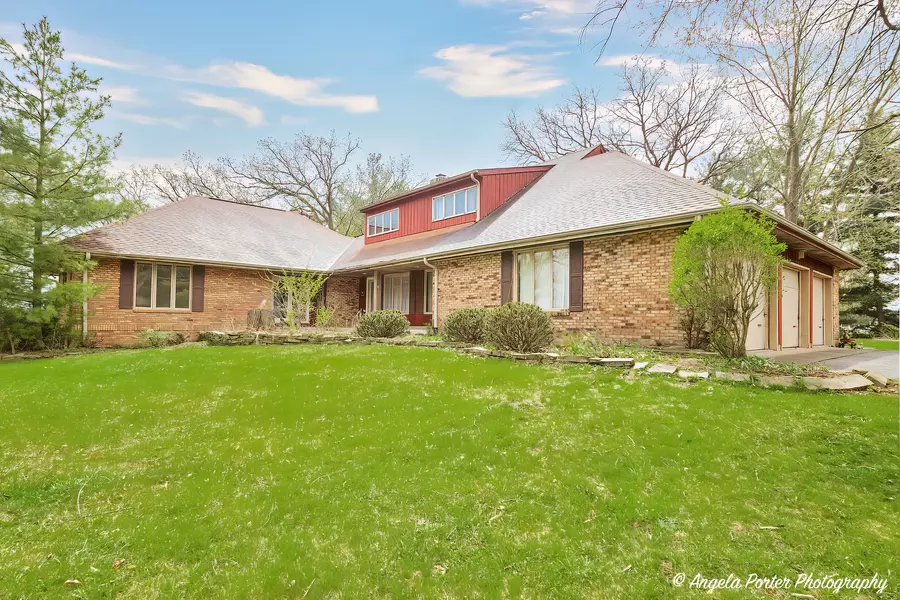 1105 Saddle Creek TRL, Bull Valley, IL 60050