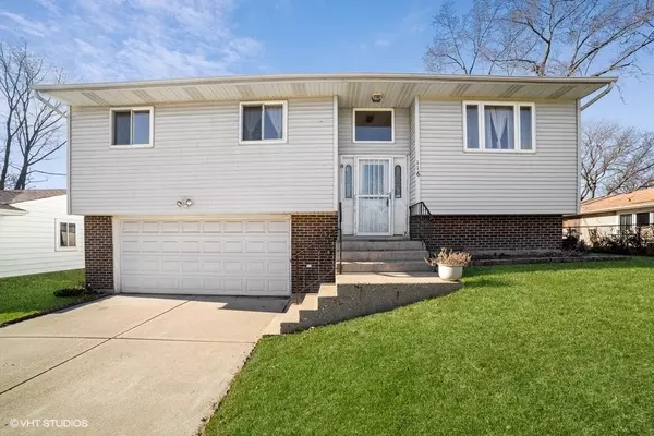116 Waverly DR, Elgin, IL 60120