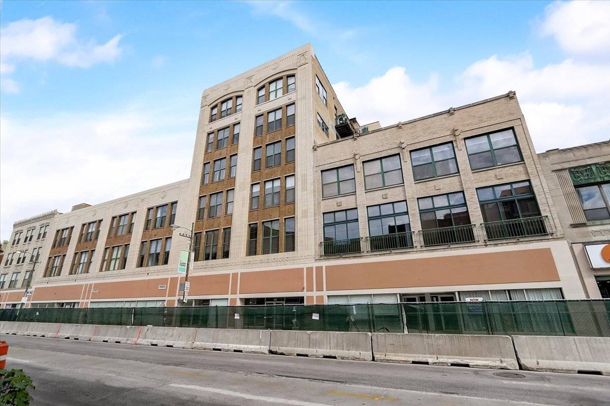 Chicago, IL 60657,3151 N Lincoln AVE #208
