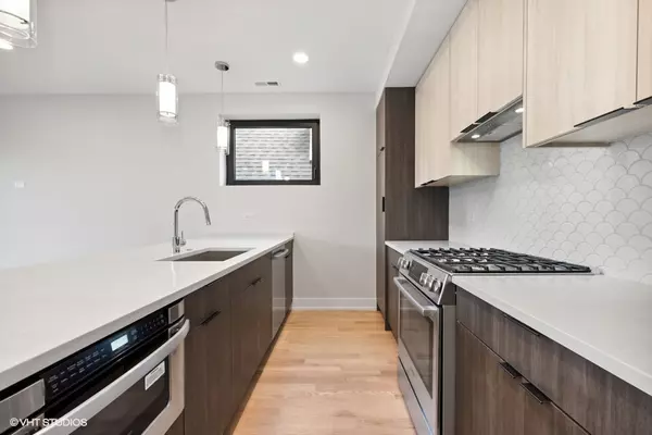 Chicago, IL 60640,4723 N Winthrop AVE #3