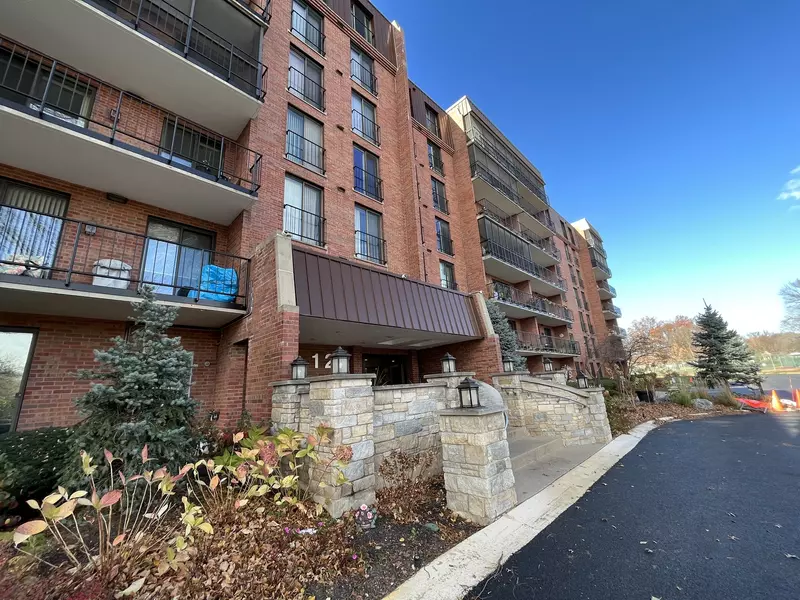 125 Acacia CIR #411, Indian Head Park, IL 60525