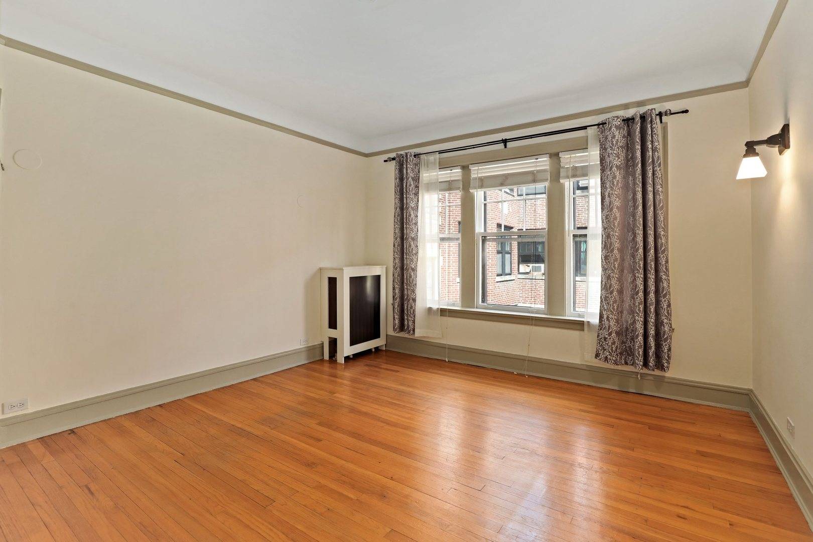 Evanston, IL 60202,728 HINMAN AVE #2W