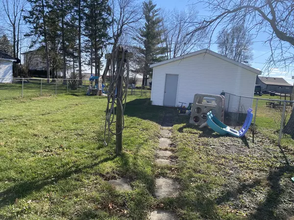 Cabery, IL 60919,412 E Chester ST