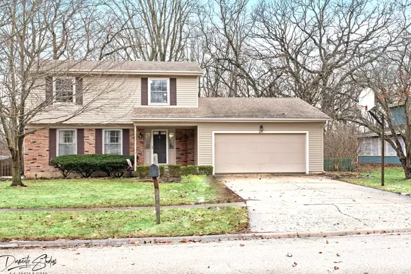 621 Green Oaks DR, Crystal Lake, IL 60014