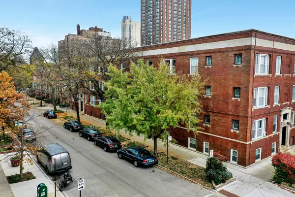 1061 W Berwyn AVE #1, Chicago, IL 60640