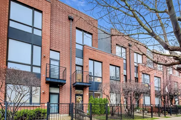 Chicago, IL 60618,2340 W WOLFRAM ST