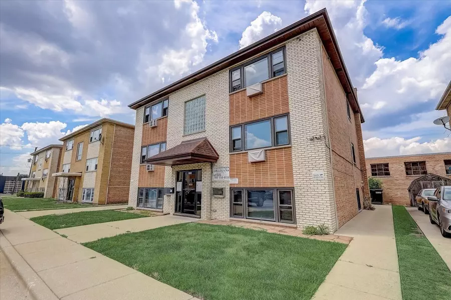 5019 River RD #1W, Schiller Park, IL 60176