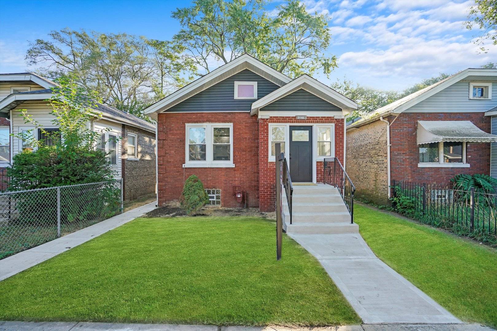Chicago, IL 60617,10219 S BENSLEY AVE