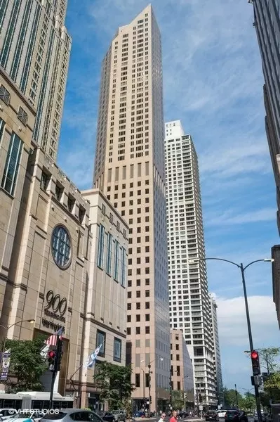 950 N MICHIGAN AVE #3005, Chicago, IL 60611