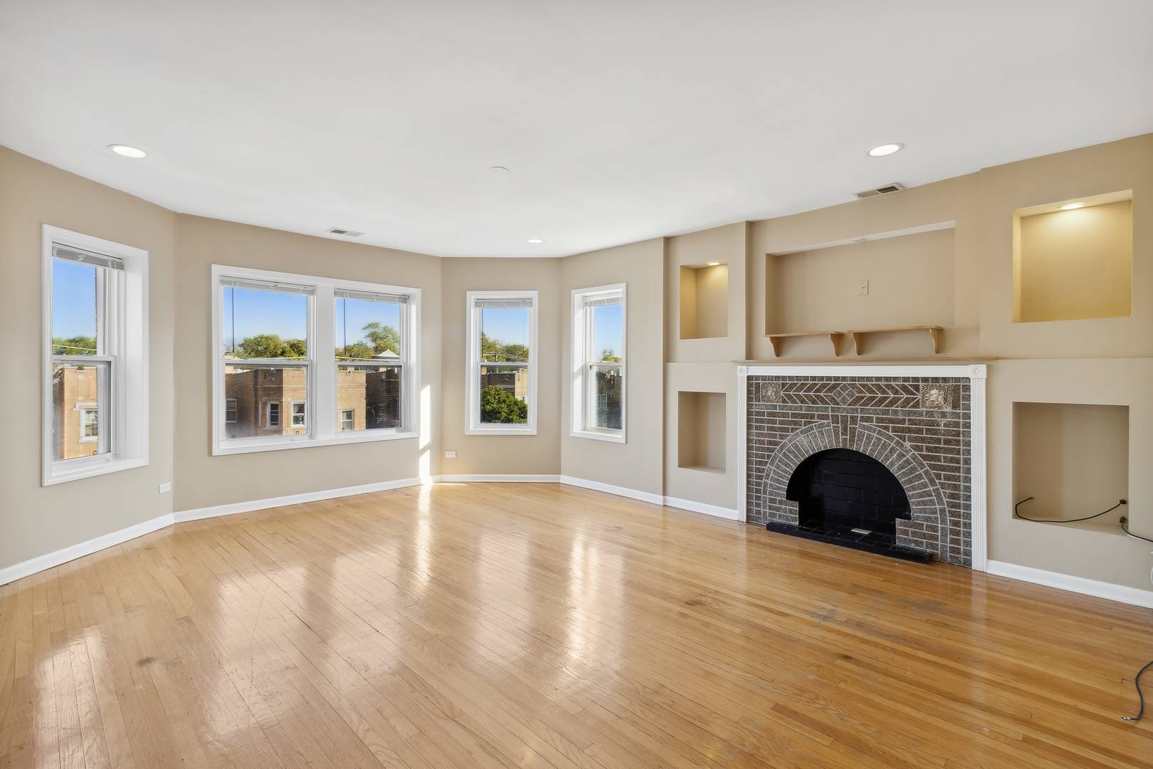 Chicago, IL 60659,6038 N Claremont AVE #3S