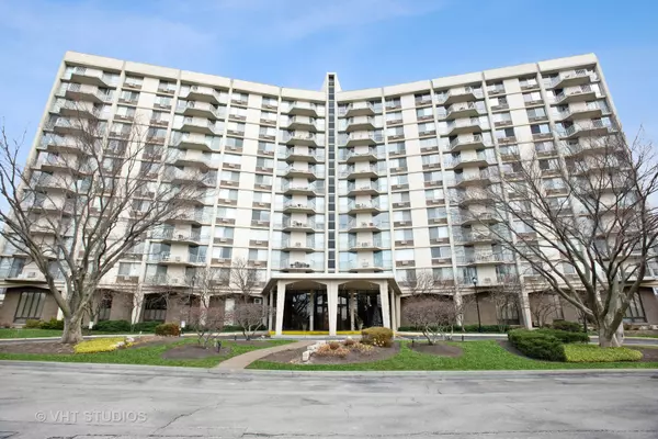 20 N Tower RD #3E, Oak Brook, IL 60523