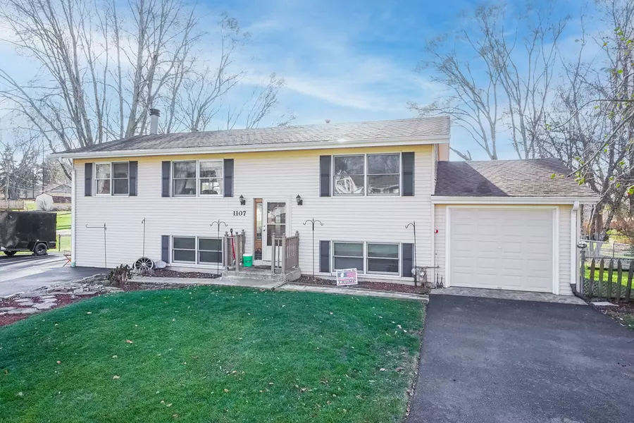 1107 Oakleaf AVE, Mchenry, IL 60051