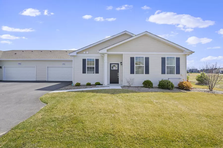 1754 Southern CIR, Pingree Grove, IL 60140