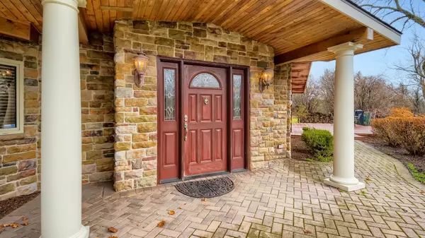 Barrington Hills, IL 60010,37 W Surrey LN