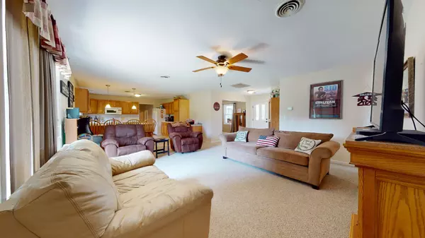 Broadlands, IL 61816,101 S Grant ST