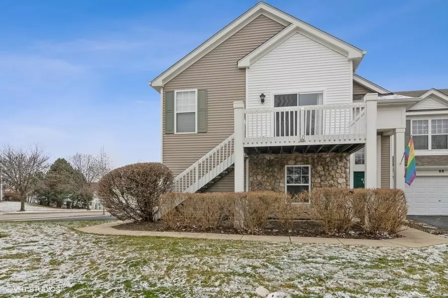 92 Johnson CT, North Aurora, IL 60542