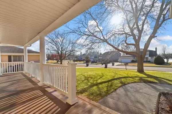 Lindenhurst, IL 60046,413 N Beck RD